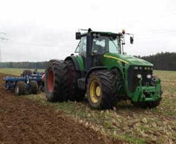 Artificialisation des sols : des &eacute;tudiants agriculteurs plantent un futur chantier en protestation | Veille UrbaLyon : Planification urbaine -  Plan local d'urbanisme | Scoop.it