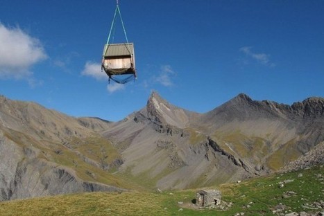 Prapic : après des attaques de loup, le parc des Ecrins héliporte une cabane pour le berger | Biodiversité | Scoop.it