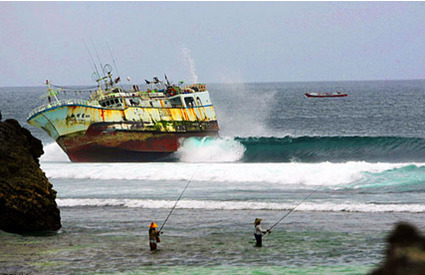 Fishing Boat Shocks Padang Padang (Bali) | Life is a beach | Scoop.it