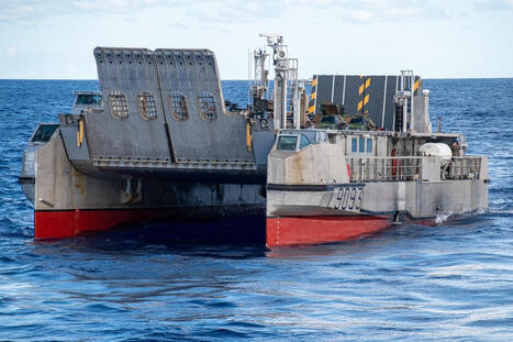 Depuis Toulon, la Flottille amphibie va rejoindre sa ville marraine, Tarascon, par voie fluviale | DEFENSE NEWS | Scoop.it