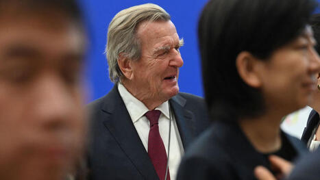 Gerhard Schr&ouml;der taucht &uuml;berraschend bei Forum in China auf - DER SPIEGEL | Kompass-Aktuell | Scoop.it