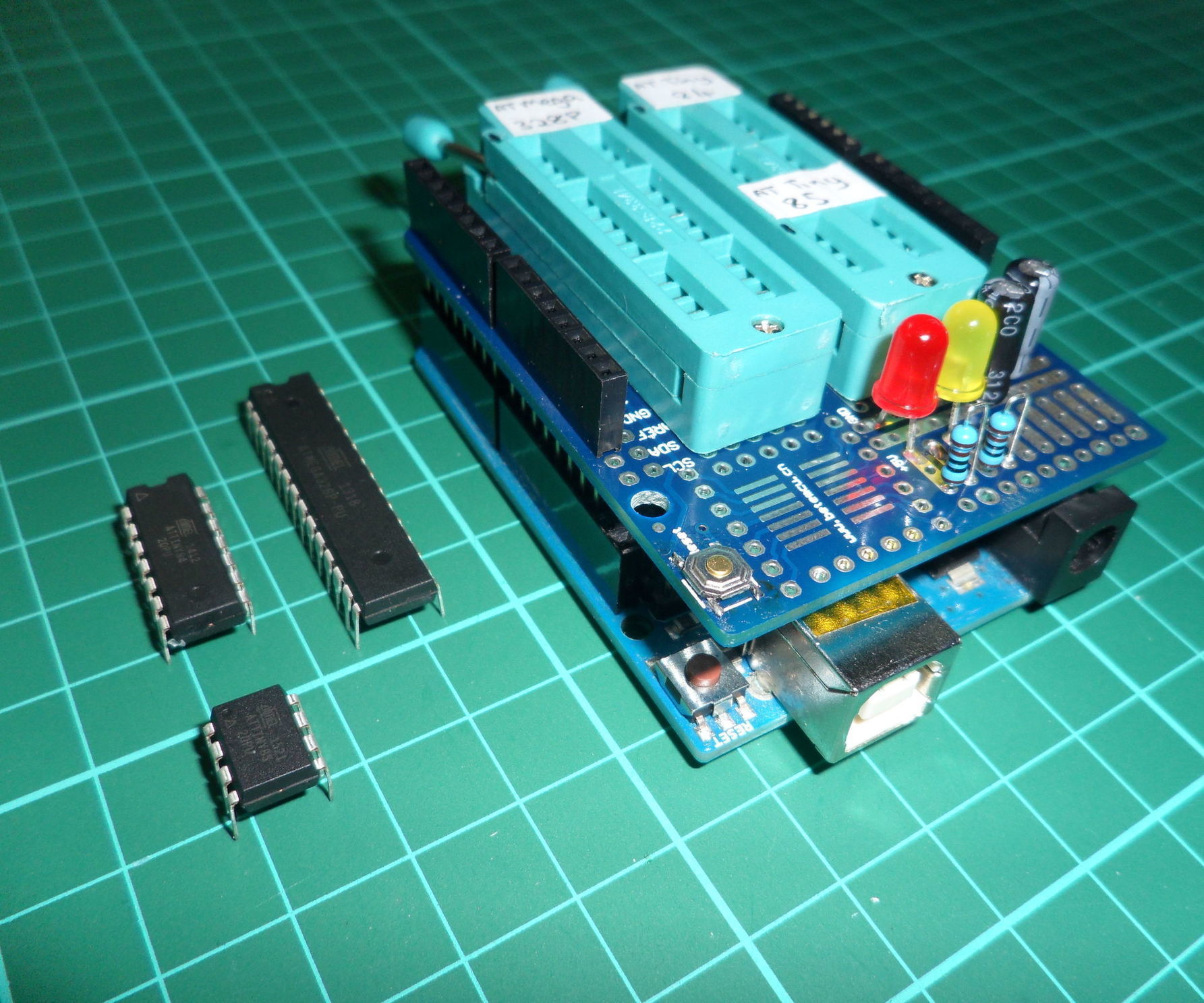 Arduino nano atmega328p old bootloader. Attiny2313 Arduino ide. Attiny85 программирование. Arduino as ISP. Самая маленькая ардуино.