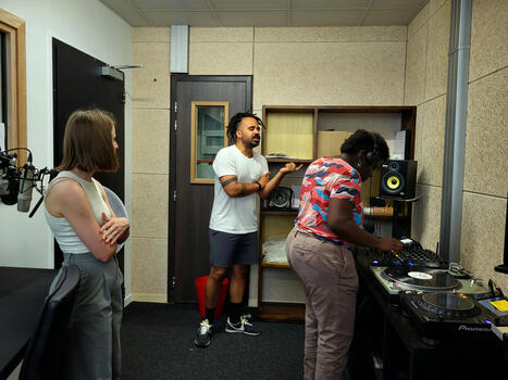 LE PETIT BULLETIN - F&eacute;miniser les soir&eacute;es, les cours de DJing font leurs preuves - 21/06/24 | Le Sucre - revue de presse | Scoop.it