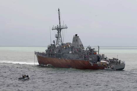 L'USS Guardian va être découpé sur place et retiré du récif où il est échoué morceau par morceau... | DEFENSE NEWS | Scoop.it