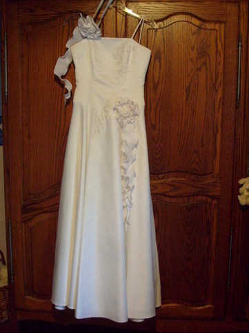 Robe de mariée en satin blanc | Robes de mariée d'occasion | Scoop.it