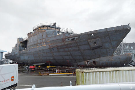 Piriou : la coque du premier patrouilleur hauturier (PH) sort de la grande nef de Concarneau | DEFENSE NEWS | Scoop.it