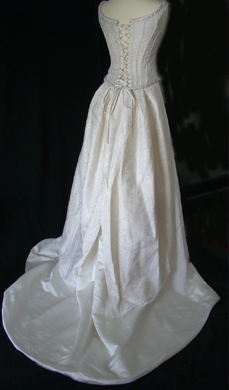 Annonce : Robe de mariée Pronovia originale occasion pas cher - Languedoc Roussillon - Hérault - Occasion du mariage | Robes de mariée d'occasion | Scoop.it