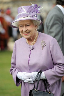 La reine Elizabeth, un style vestimentaire inimitable | Les Gentils PariZiens | style & art de vivre | Scoop.it