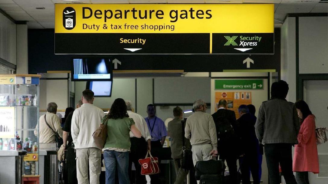 Gate at the Airport. Gate в аэропорту. Departure Gate at the Airport. Departure Gates Airport.