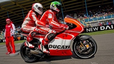 Ducati panigale deals v4 2 seater