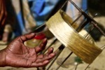 Au Bengale, la confection du sari, de la teinture au tissage - LeMonde.fr | Découvrir, se former et faire | Scoop.it