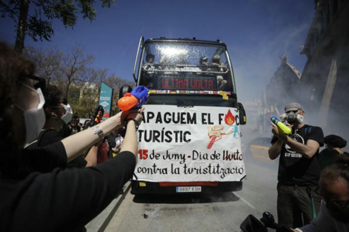 Barcelone : premières manifestations 2025 contre le surtourisme | Chiffres clés, fiches marchés et études | Scoop.it