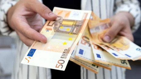 EU: La Bulgarie devrait obtenir le feu vert de la Commission européenne pour adopter l'euro à partir de 2026 | EUROPES | Scoop.it