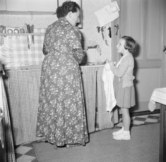 Things Your Grandmother Knew: Washing Dishes By Hand | Vintage Living Today For A Future Tomorrow | Scoop.it