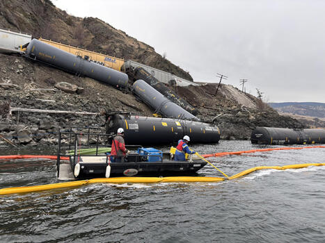 B.C. gov't estimates 12,000 litres of fuel spilled after Kamloops train derailment / le 05.11.2025 | Pollution accidentelle des eaux (+ déchets plastiques) | Scoop.it