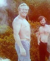 Archive 2013 : #photo #JeanMarieLePen et #LaurentJoffrin, r&eacute;d chef journal #Lib&eacute;ration, torses nus,en vacances ensemble | Infos en fran&ccedil;ais | Scoop.it