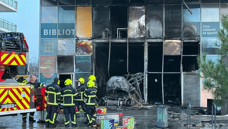 Grenoble : une voiture-bélier provoque l'incendie d'une bibliothèque dans le quartier Mistral - ici | Veille pour les concours des bibliothèques | Scoop.it