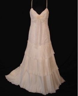 Robe Mariées de Paris d'occasion taille 38/40 avec jupon et étole à Paris | Robes de mariée d'occasion | Scoop.it