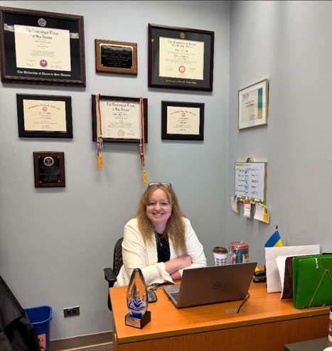 Andrea Crosson, UTRGV Alumna, receives the 2025 UTSA Richard S. Howe Faculty Excellence in Service to Undergraduate Students Award | Educational Technology News | Scoop.it