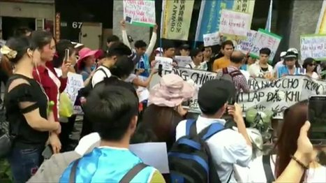 Vietnam protesters clash with police over new economic zones | Development Economics | Scoop.it
