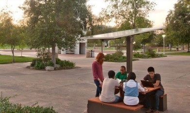 Des tables-stations de charges solaires sur les campus américains  | rev3 - la 3ème révolution industrielle en Hauts-de-France | Scoop.it