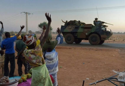 Dix ans après Serval, au Mali (et au Sahel), loin de la liesse de 2013, l’interventionnisme français exaspère | GUERRE AU MALI - FRENCH MILITARY OPERATIONS IN MALI | Scoop.it