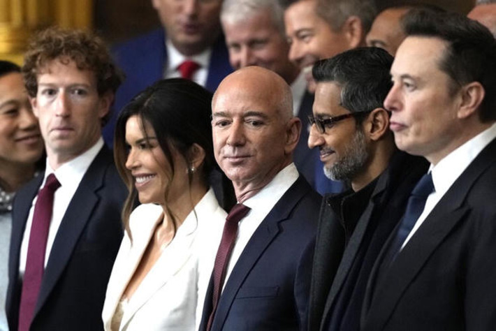 Trump's First Year in Office Saw Mark Zuckerberg, Jeff Bezos and Elon Musk Get $250B Richer | Family Office & Billionaire Report - Empowering Family Dynasties | Scoop.it