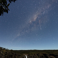 Gorgeous photograph captures a moonbow, waterfall, meteor and the Milky Way. In one image. | Dr. Goulu | Scoop.it