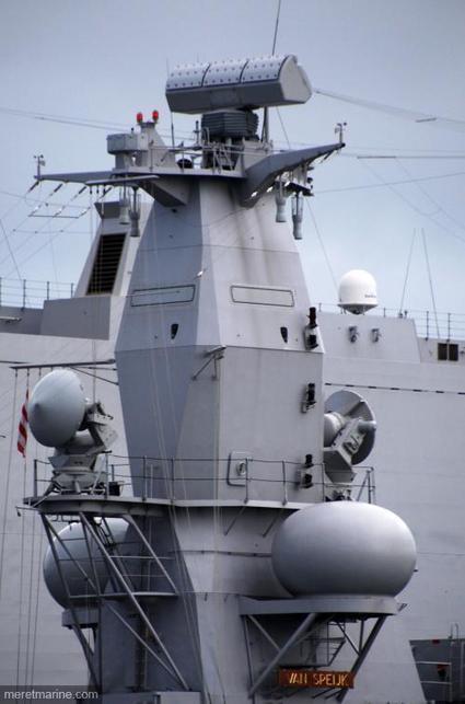 Un nouveau m&acirc;t pour la fr&eacute;gate belge Leopold Ier | Newsletter navale | Scoop.it