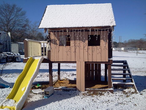 Kids Playhouse Made Out Of Repurposed Wooden Pallets | 1001 Pallets ideas ! | Scoop.it