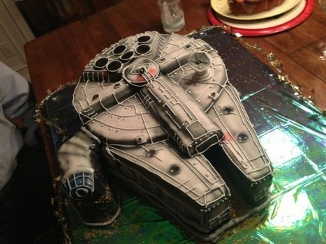 Awesome Millennium Falcon Cake Makes the Happy Birthday Run in 12 Pieces | All Geeks | Scoop.it