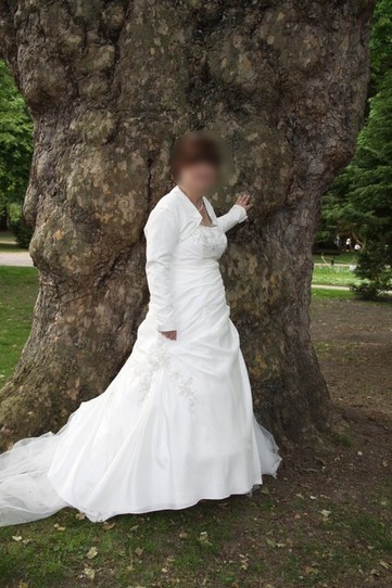 Robe de mariée étincellante de Lise st Germain d'occasion - Moselle | Robes de mariée d'occasion | Scoop.it