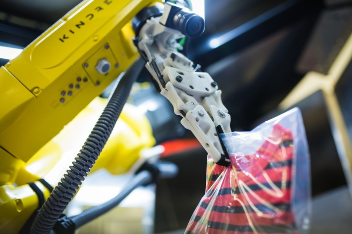 Kindred Robots Are Learning to Grab and Sort Clothing in a Warehouse for the Gap | WHY IT MATTERS: Digital Transformation | Scoop.it