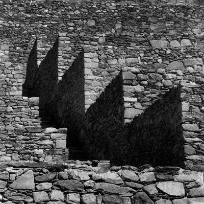 MARIANA COOK: Stone Walls | Photography Now | Scoop.it