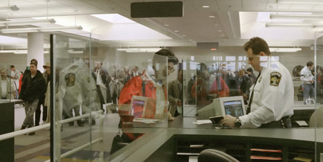 "Sans eux, j'aurais &eacute;t&eacute; conduit menott&eacute;, encha&icirc;n&eacute;, et entrav&eacute; &agrave; l'embarquement pour Paris" : Les &Eacute;tats-Unis sont-ils encore les &Eacute;tats-Unis ? | Mon Scoop.it du week-end | Scoop.it