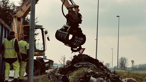 "On a voulu prendre les devants en esp&eacute;rant que les autres suivent&hellip;" Les Jeunes agriculteurs lancent le nettoyage des d&eacute;chets sur un des ronds-points | Accueil | Scoop.it