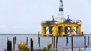 Oil falls more than 2% after Goldman cuts forecasts | Financial Markets Report  - Transforming Money Into Wealth | Scoop.it