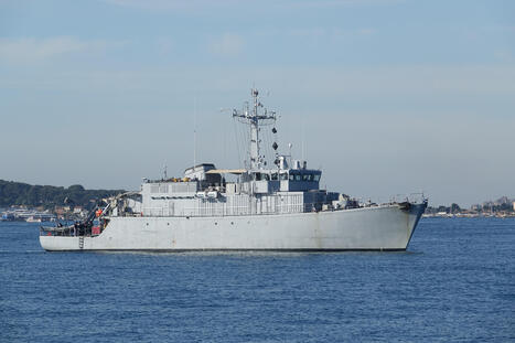 Deux b&acirc;timents brestois, un chasseur de mines et une fr&eacute;gate, de passage &agrave; Toulon | DEFENSE NEWS | Scoop.it