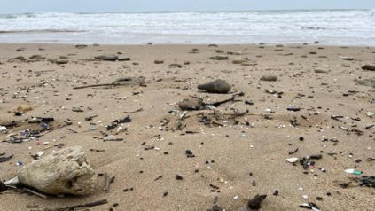 Pollution plastique. Le maire des Sables-d&rsquo;Olonne porte plainte contre X /&nbsp; le 10.01.2023 | Pollution accidentelle des eaux (+ d&eacute;chets plastiques) | Scoop.it