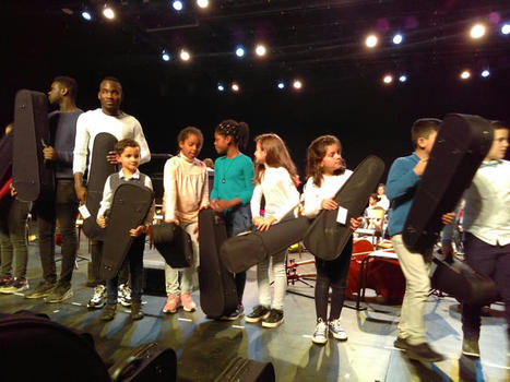 Dispositif DEMOS : 105 enfants des quartiers prioritaires d’Angers ont reçu leur instrument de musique au théâtre Chanzy | L'actualité des quartiers politique de la ville de Bretagne et Pays de la Loire | Scoop.it