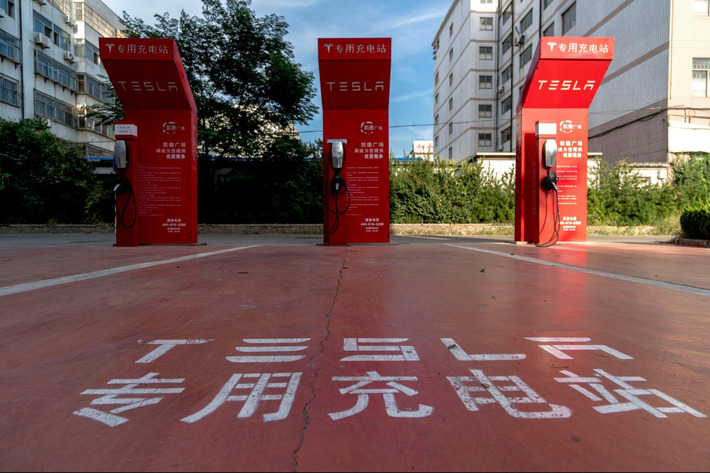 China Said to Restrict Tesla Usage by Military Personnel | Political Report | Scoop.it