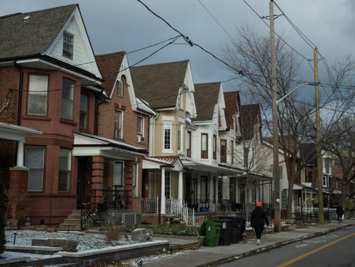 Homeowners are tightening their belts as mortgage renewals approach, TD survey finds | Real Estate Report | Scoop.it