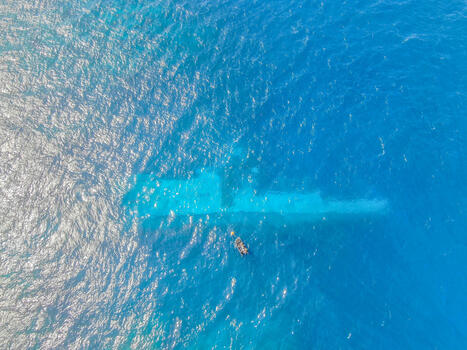 NZDF Launches Complex Container Recovery at Site of Sunken HMNZS Manawanui / le 17.10.2024 | Pollution accidentelle des eaux (+ déchets plastiques) | Scoop.it