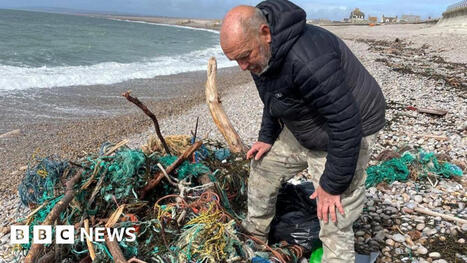 Volunteers clear Chesil Cove of fishing rubbish after storm / le 19.03.2026 | Pollution accidentelle des eaux (+ d&eacute;chets plastiques) | Scoop.it