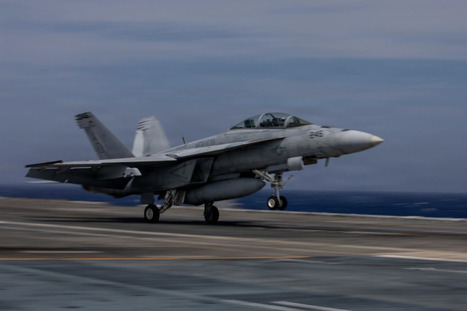 US Navy : un incident lors d&rsquo;un appontage sur le porte-avions Eisenhower provoque la perte d&rsquo;un avion et 4 bless&eacute;s | DEFENSE NEWS | Scoop.it