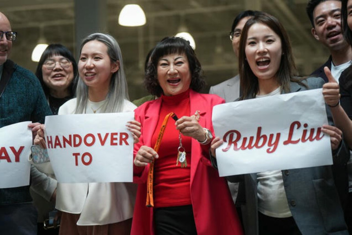 B.C. billionaire wanting Hudson's Bay leases says landlord concerns are 'misguided' | Family Office & Billionaire Report - Empowering Family Dynasties | Scoop.it