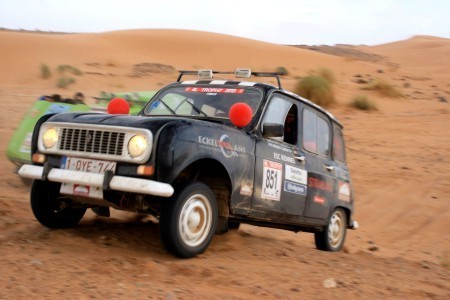 "CAT'i" fonce... | Koter Info LLN - La Gazette du Raid 4L Trophy | Scoop.it
