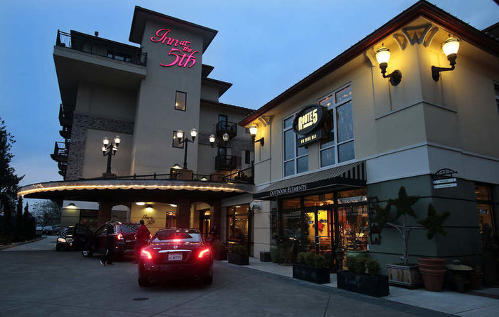 At local shopping centers, vacancies are few - The Register-Guard | Real Estate Report | Scoop.it