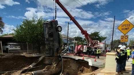 Overnight repair work underway after waterline break causes sinkhole | exTRA by the Trinity River Authority of Texas | Scoop.it
