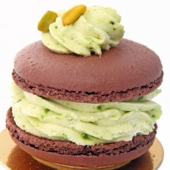 Chocolate Pistachio Macaroon Recipe | The Chic Chocolate Curator | Scoop.it